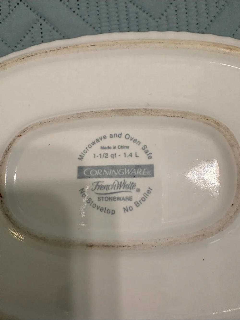 Corning Ware French White Round 16oz & a 1.4 L Oval Casserole Dish Both W/Lids